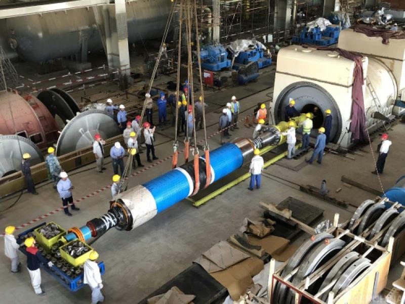 湖北工程巴基斯坦塔爾項(xiàng)目發(fā)電機(jī)轉(zhuǎn)子一次裝穿成功