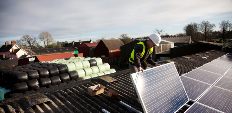 2017年是可再生能源的創紀錄的一年，但為了實現巴黎目標還需要更多的努力
