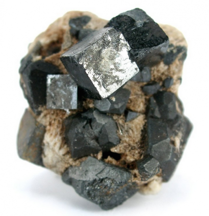 硅+鈣鈦礦：串聯效果很好