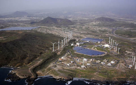 世界上第一臺安裝在大加那利島的伸縮式海上風(fēng)力渦輪機