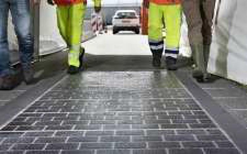  荷蘭測(cè)試太陽(yáng)能道路的可行性