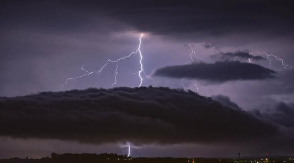 匈牙利暴風雨造成近30年來最大損失致超35萬戶家庭停電