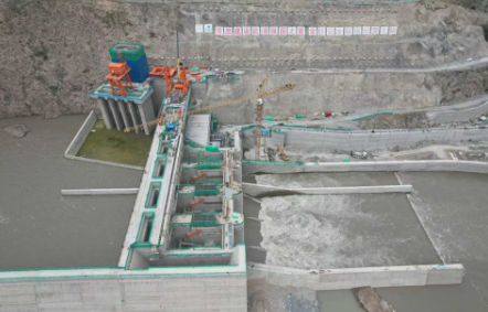 新疆霍爾古吐水電站大壩填筑完成