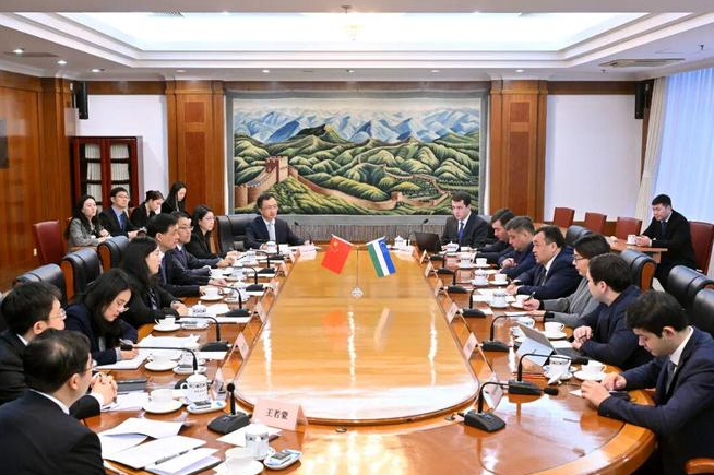 國(guó)家發(fā)展改革委副主任周海兵會(huì)見烏茲別克斯坦投資、工業(yè)和貿(mào)易部副部長(zhǎng)卡西莫夫